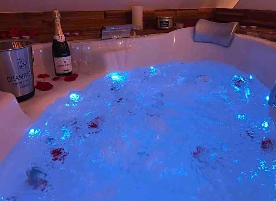 Sejour Detente Au Coeur De Macon Spa,Cine,Bouteille Offerte Bagian luar foto